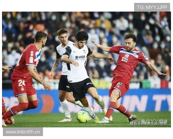 瓦伦西亚管理层决策争议：近期争议事件对球队运营稳定性形成考验