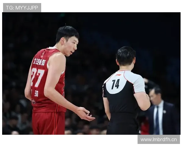 刚刷到周琦的机场照，那块表可以买我三个月房租