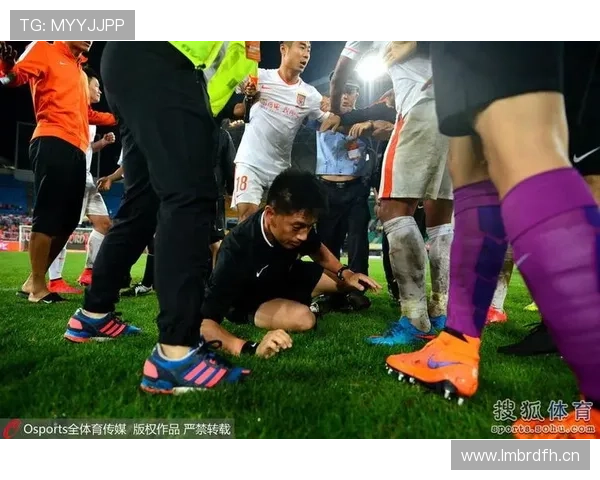 点球判罚规则详解：裁判如何判定犯规界限？