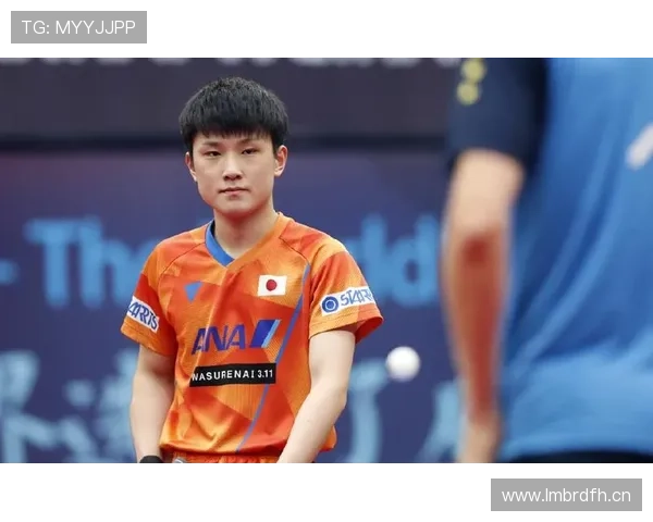 费钰婷训练间隙穿这么豪，普通球迷直接怀疑身份了吧？